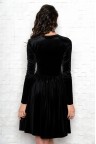 Черное приталенное платье из бархата Izabella